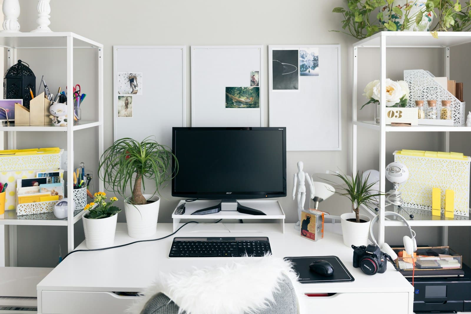 Eingerichteter Arbeitsplatz im Homeoffice