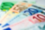 EUROs sortiert nach Farbe und Geldwert.